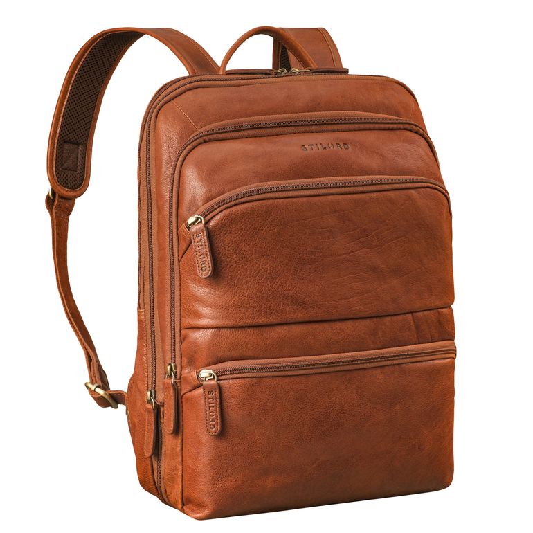 Schmaler Laptoprucksack Cognac aus der schrägen Frontalperspektive