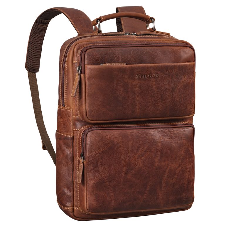 Großer Laptoprucksack cognac aus der schrägen Frontalperspektive